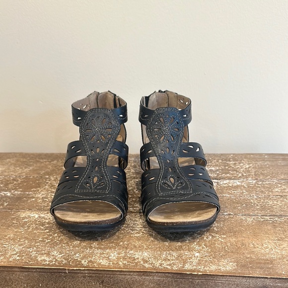 Black Cutout Sandals 7M - Picture 1 of 5